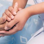 Importancia del cuidado y la conexión humana.