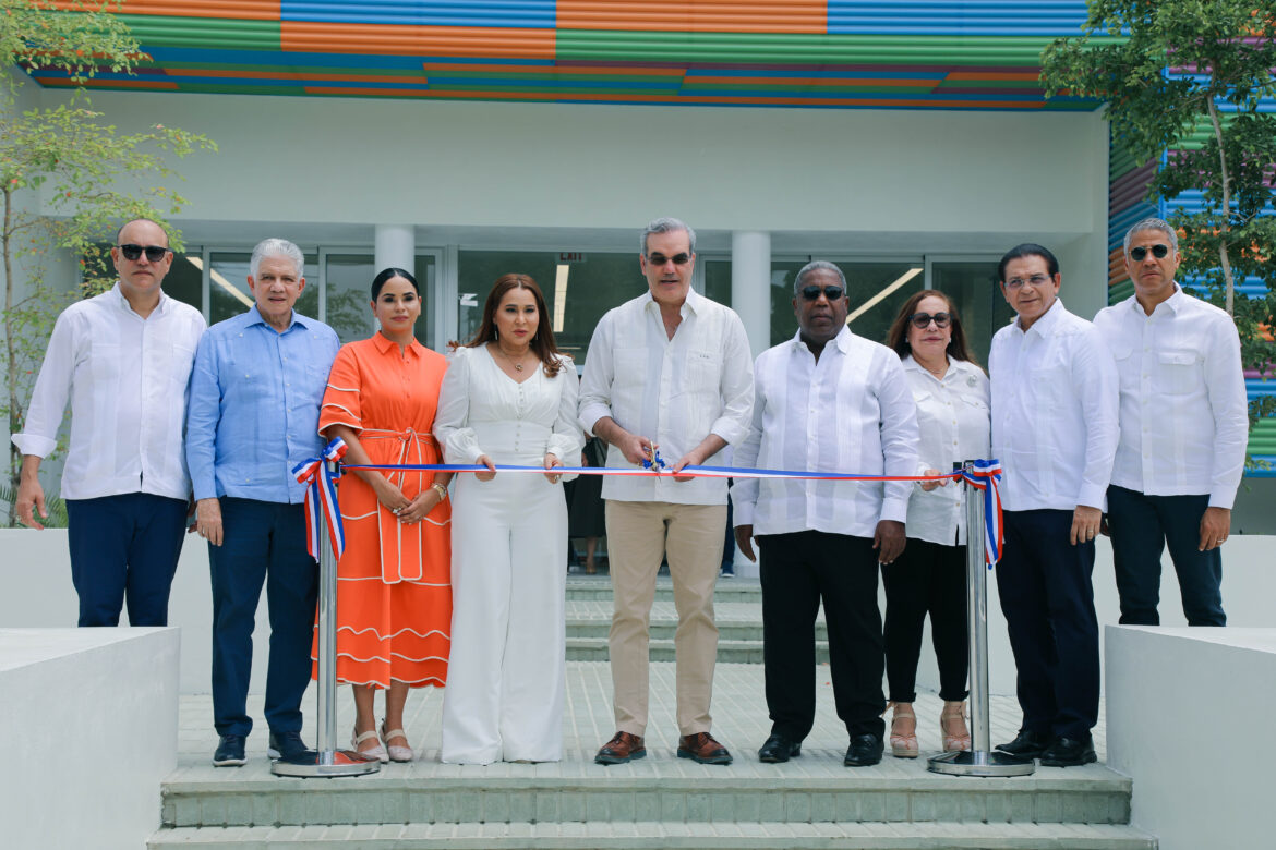 Luis Abinader Inaugura el Primer Centro CEDI-MUJER en Santiago