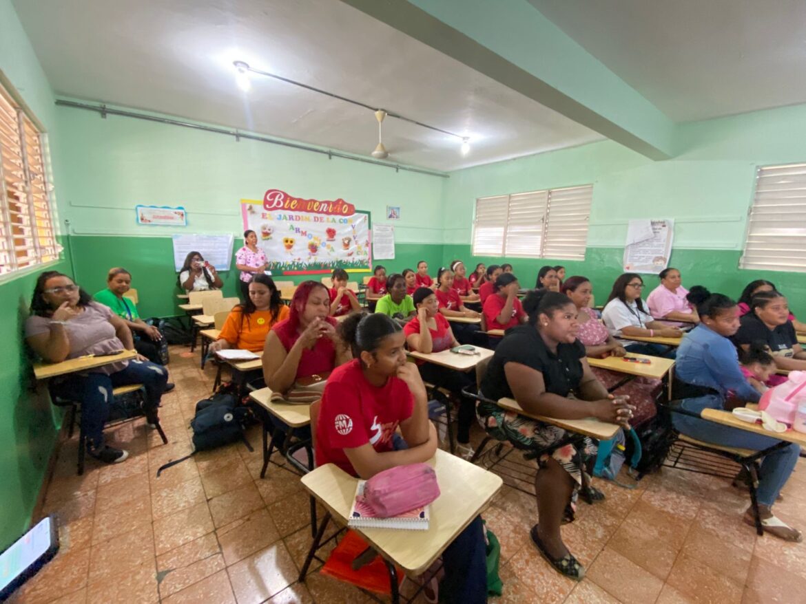 Área VI de Salud promueve la prevención del cáncer de mama con jornada educativa