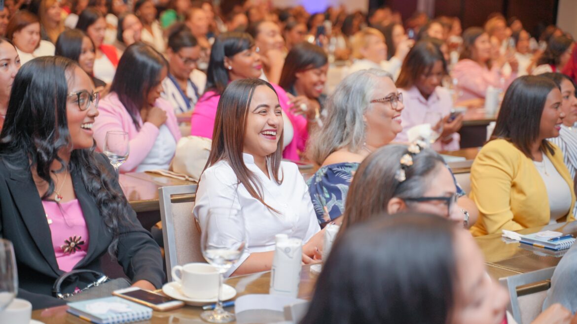 ARS Primera reconoce a asistentes de salud como “Heroínas Cotidianas” en emotivo evento en Santo Domingo